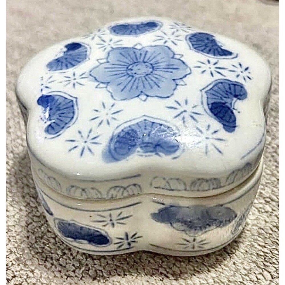 VTG Blue White Porcelain Trinket Jewelry Box Floral Scalloped Vanity Decor